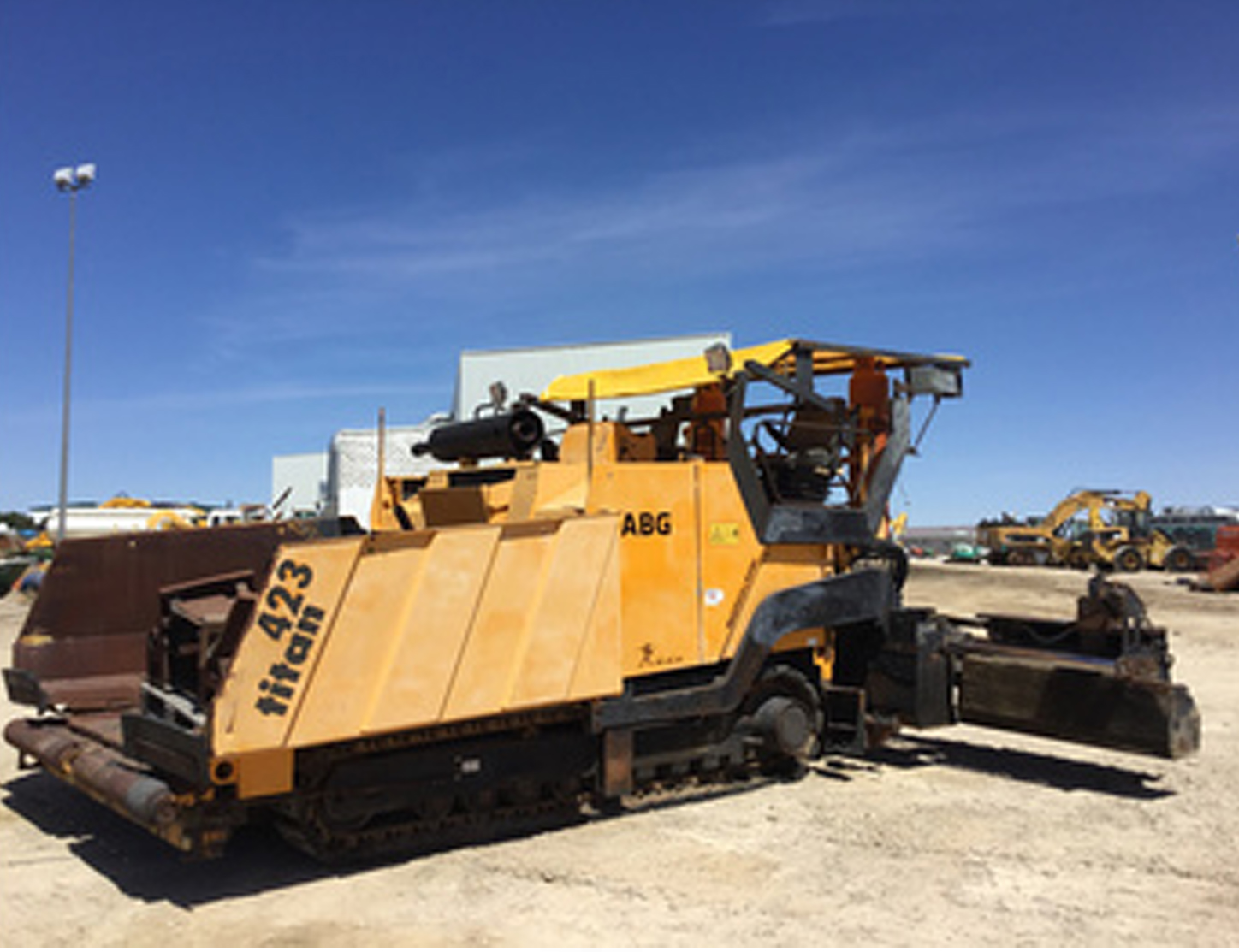 Асфальтоукладчик AGB Titan 423